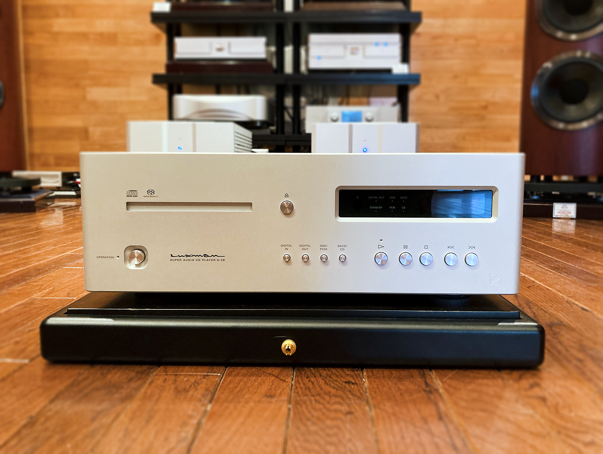 LUXMAN D-08