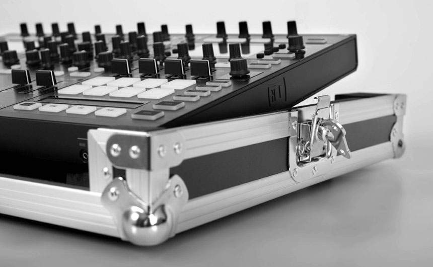 TRAKTOR KONTROL S8 FLIGHT CASE