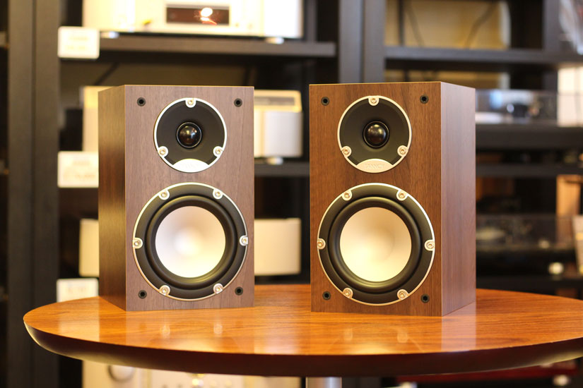 コストパフォーマンス抜群】小型スピーカー2機種の特価品のご紹介です