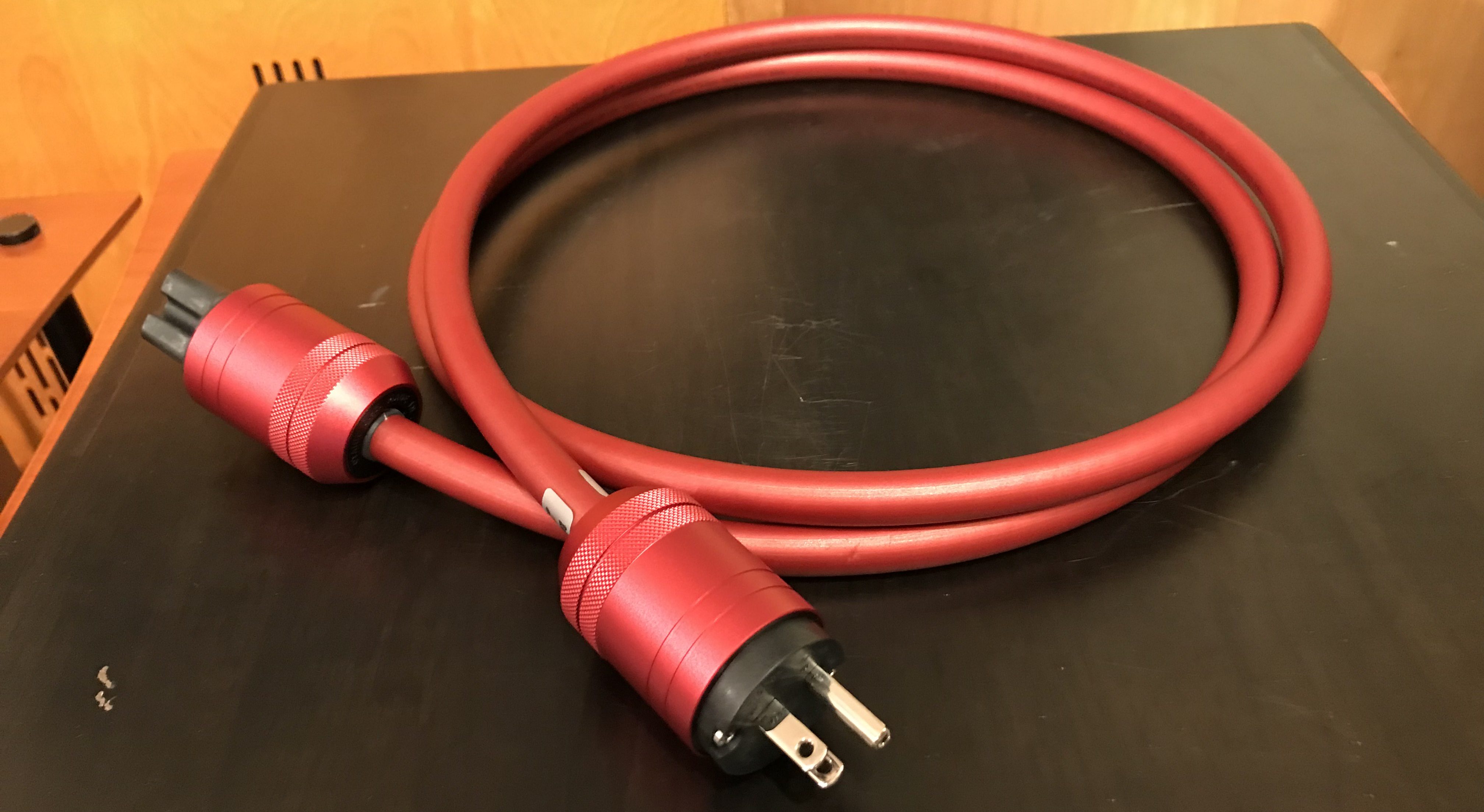 oyaideの電源ケーブル「VONDITA-X」と電源タップ「MTB-6Ⅱ」を