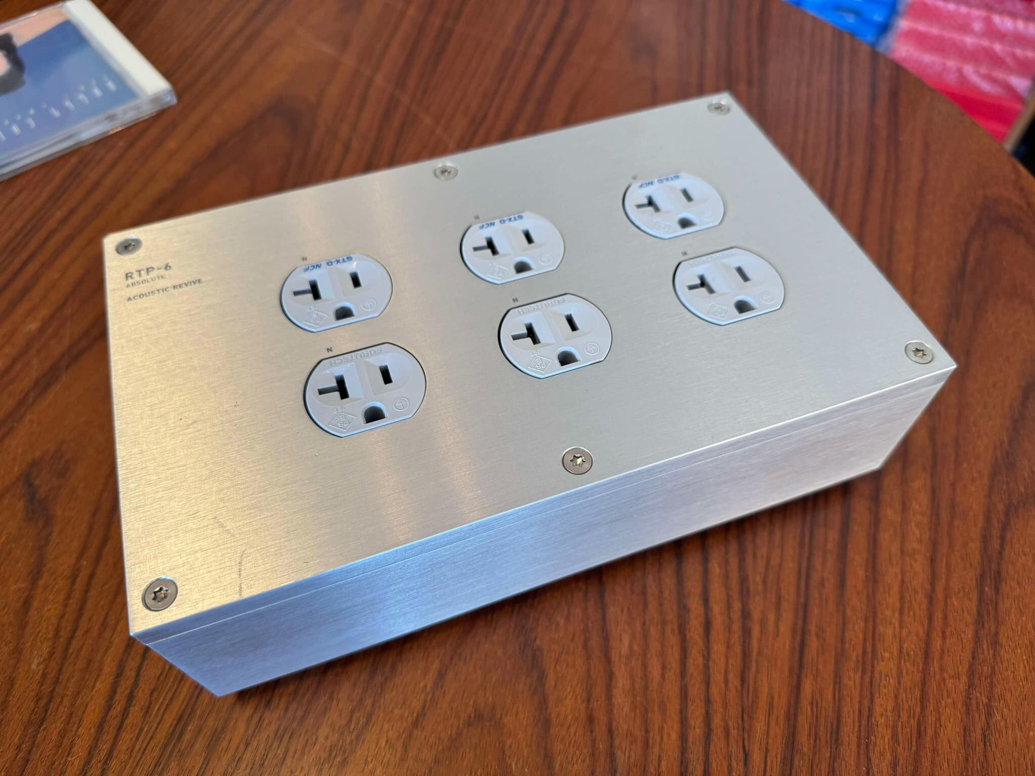 【試聴レポート】Acoustic Revive「RTP-6 FINAL」――もはや異次元の電源タップ、その“本質”に迫る