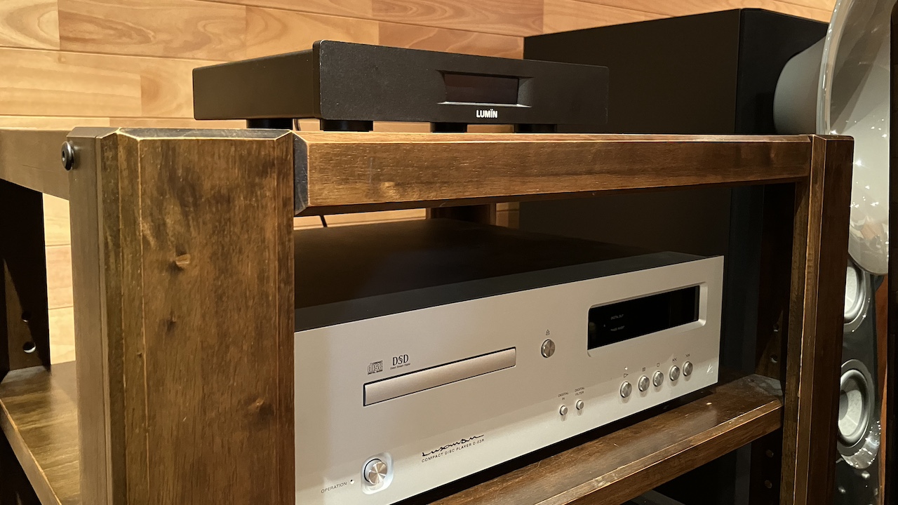 ADKオーディオラックはなぜ選ばれる？ 良い音と美しい部屋をつくるラック選び