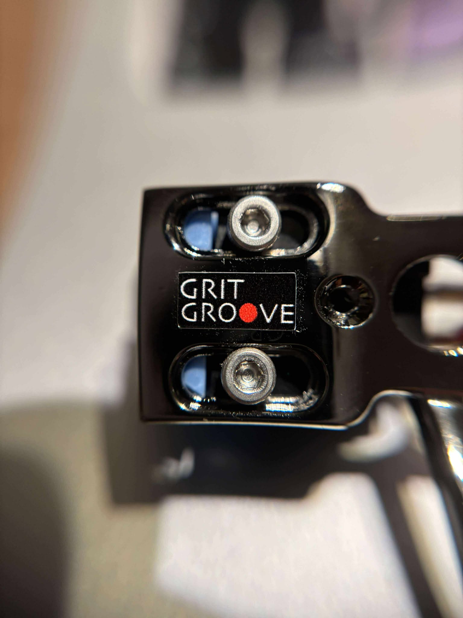 GRIT GROOVE EAGLE