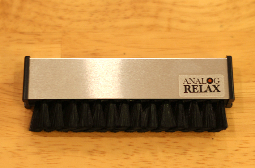 ANALOG RELAXのアクセサリー除電ブラシのご紹介です。
