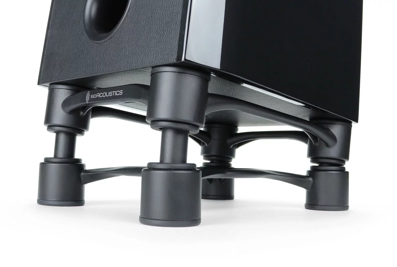 ブックシェルフスピーカーを支えるIsoAcoustics Aperta 200