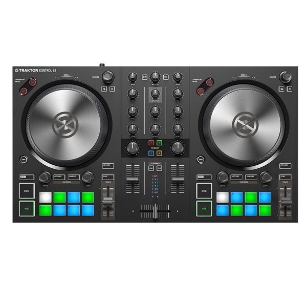 バックパックサイズでもメインルームのヴァイブ。TRAKTOR KONTROL S2 ...