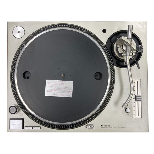 中古品のTechnicsのターンテーブル、SL-1200MK3D シルバーのご紹介です。