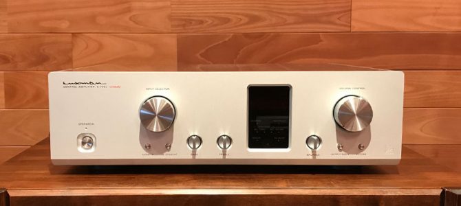 LUXMANのプリアンプ、C-700uの中古品のご紹介です。