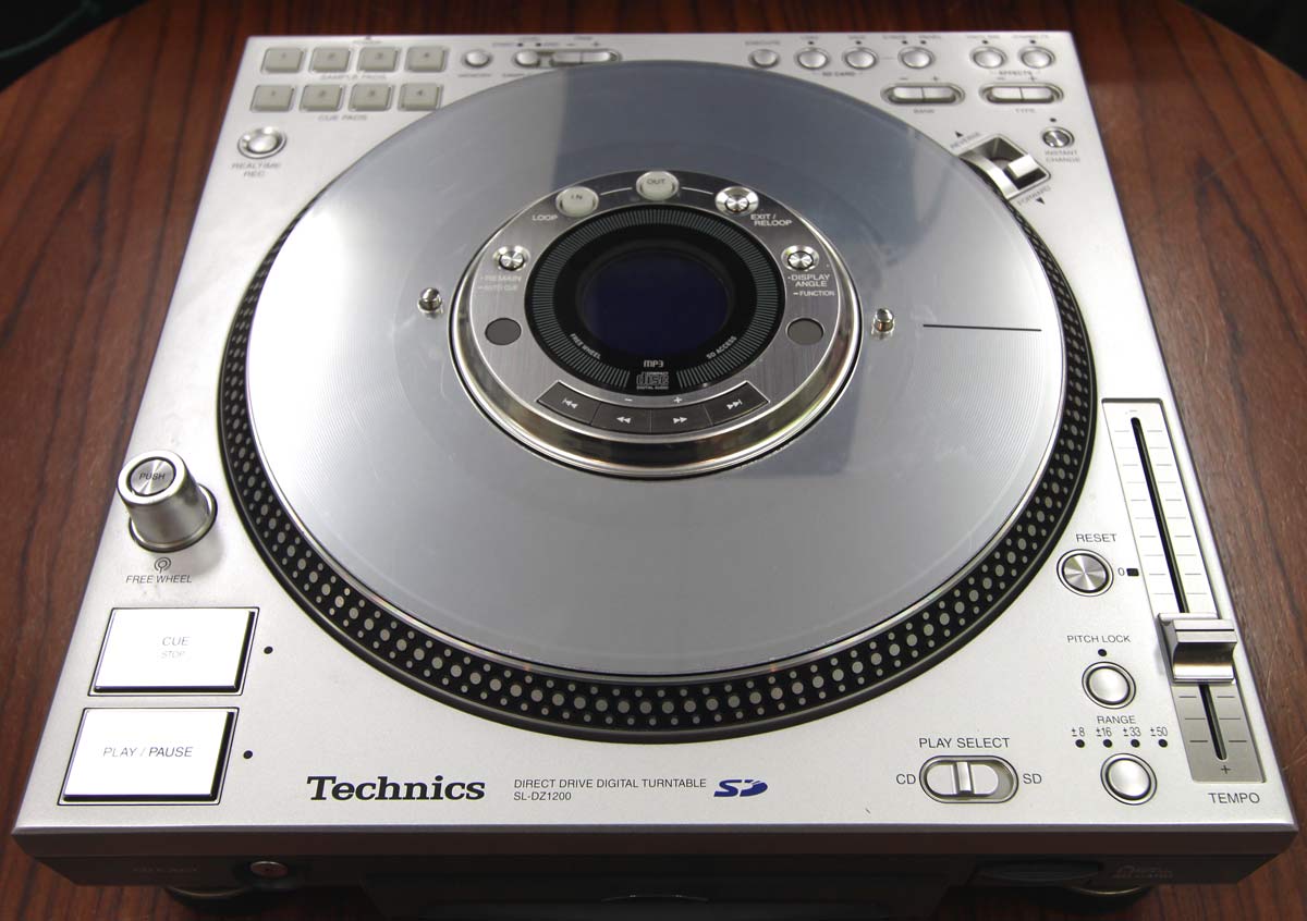 今見てもかっこいい！回転式のTechnicsから発売されたCDJ、SL-DZ1200 