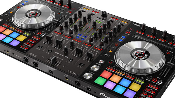 Pioneer DJ DDJ-SX3 | 多彩な演奏機能と豊富な入出力端子を搭載