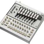 シンセサイザーなのにアコースティック?新感覚のKORG「phase8」とは?