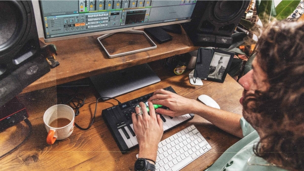 作曲スピードが変わる！MIDIキーボード Novation Launchkey MK4シリーズ徹底解説