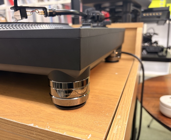 SL-1200MK7に装着したGAIA III Neoの足元のアップ