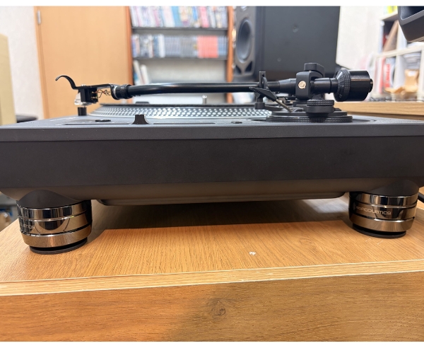 GAIA III Neoを取り付けたSL-1200MK7の側面とトーンアーム
