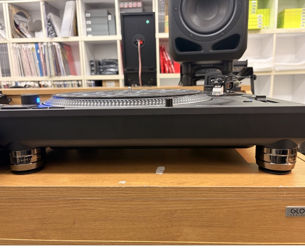 GAIA III Neoを取り付けたTechnics SL-1200MK7の正面