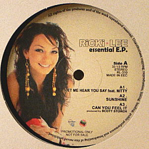 iڍ F RICKI LEE(12) ESSENTIAL E.P.