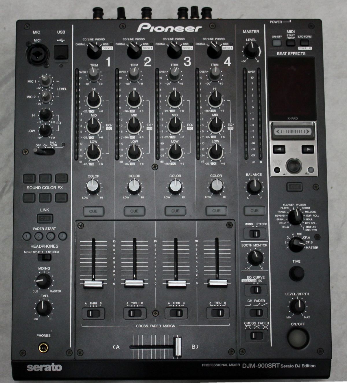 未使用品 Pioneer パイオニア DJM-900SRT DJミキサー 中古品のPioneerのDJミキサー DJM-900SRTのご紹介です。