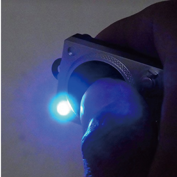 KIKKER LAND TURNTABLE LIGHT-UP KEYRING