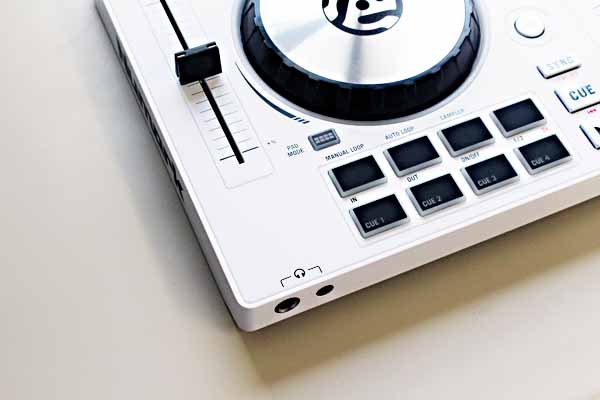 大ヒットPCDJコントローラー「Mixtrack Pro 3」の限定カラーが登場。