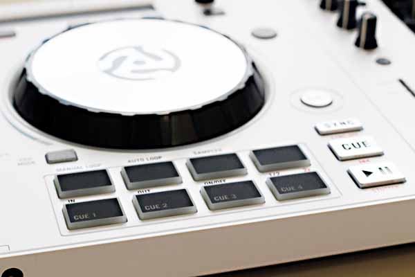 大ヒットPCDJコントローラー「Mixtrack Pro 3」の限定カラーが登場。