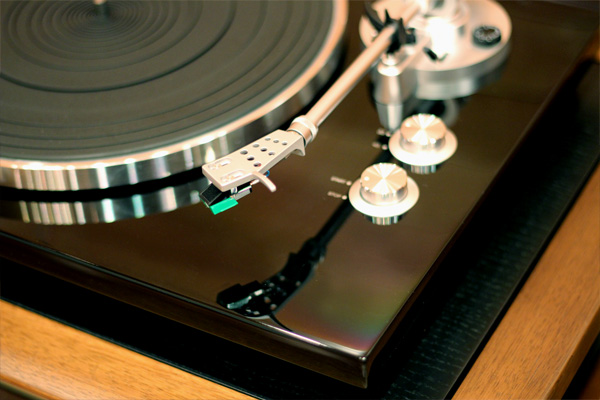 DJ機材・楽曲制作機器で有名なAKAI Professionalから本格派オーディオ 