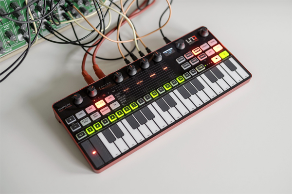 IK Multimedia UNO Synth Pro desktop