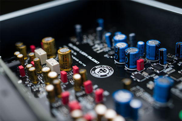 Black Lion Audio Revolution 2×2