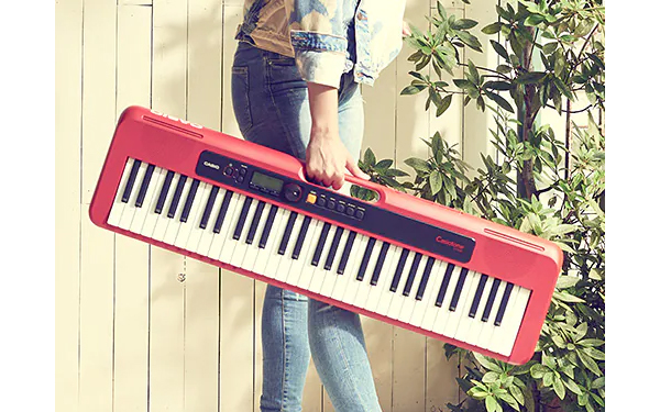CASIOの手軽に遊べる電子ピアノCasiotone CT-S200をご紹介いたし