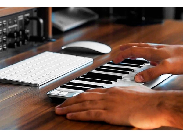 Xkey 37