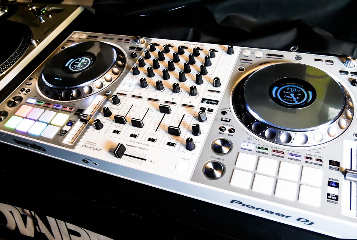 限定ホワイトカラー】Serato DJ Pro専用4chパフォーマンスDJ 