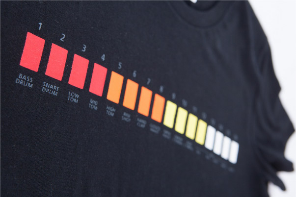 AIRA Tシャツ