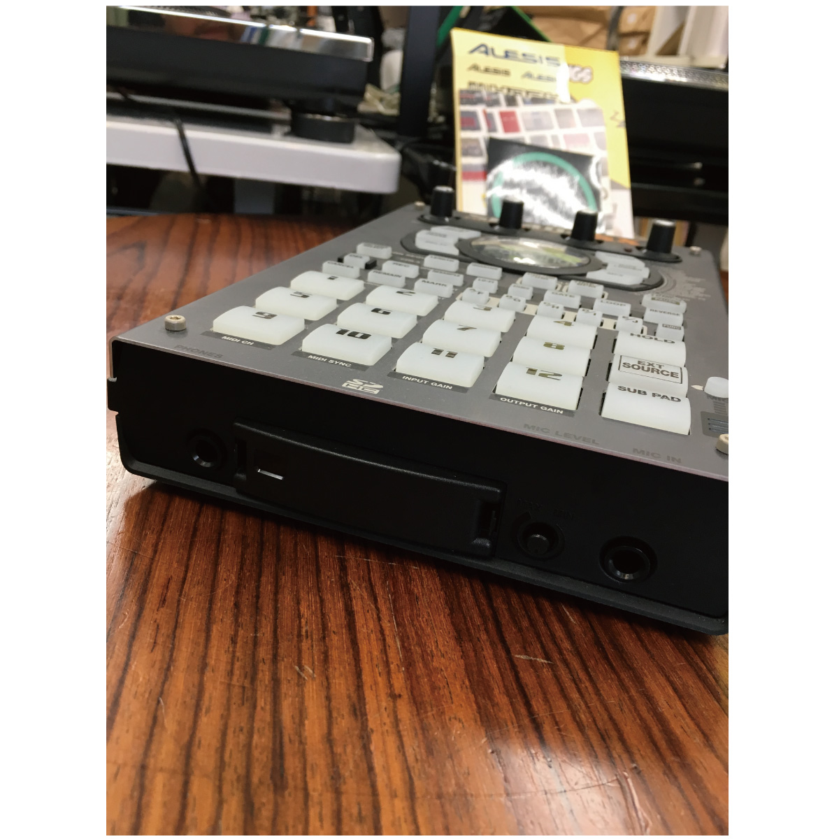 Rolandのサンプラー、SP-404SXのご紹介です。
