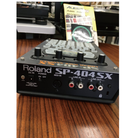 Rolandのサンプラー、SP-404SXのご紹介です。