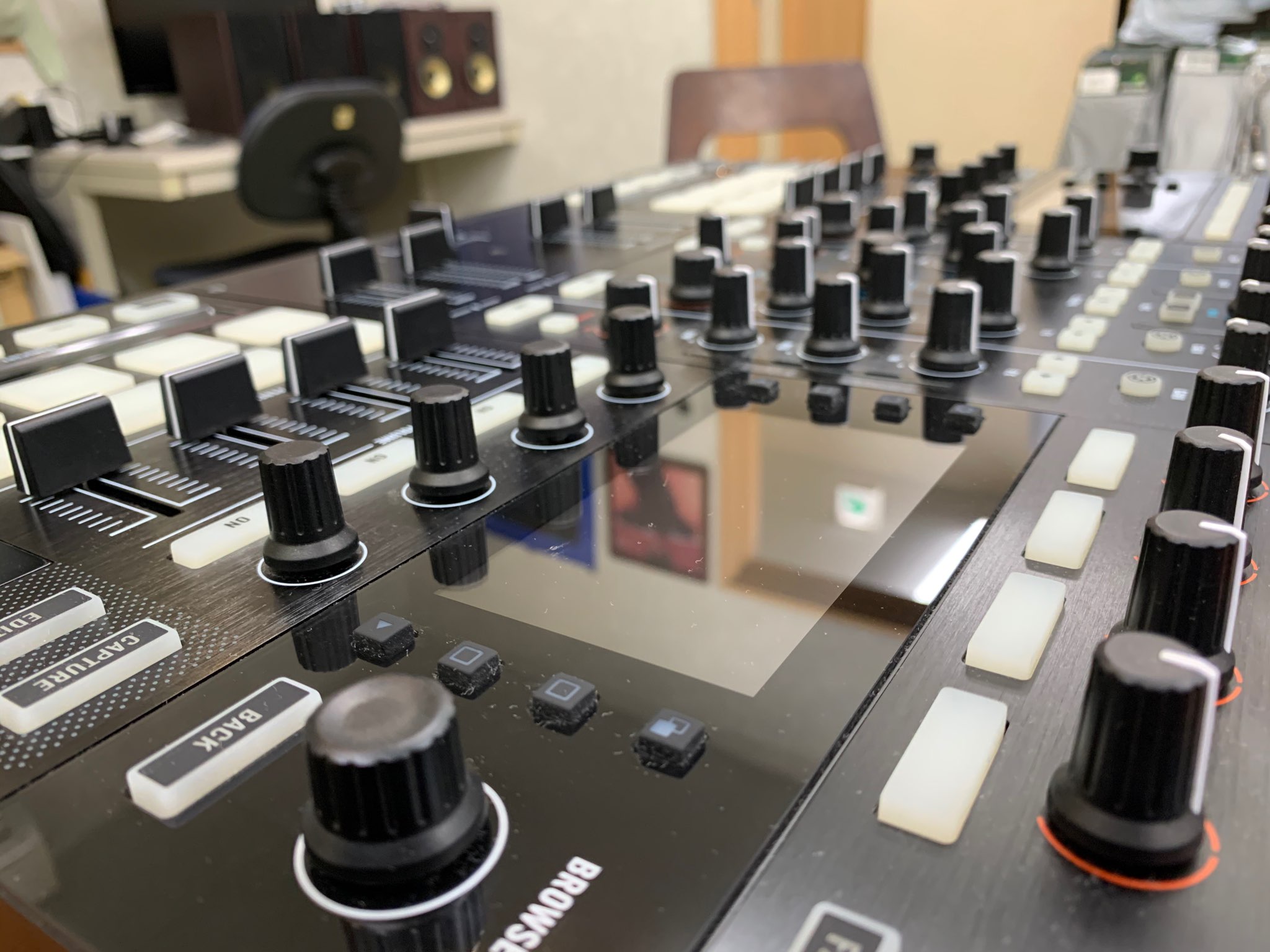 中古品】NATIVE INSTRUMENTS/PCDJコントローラー/TRAKTOR