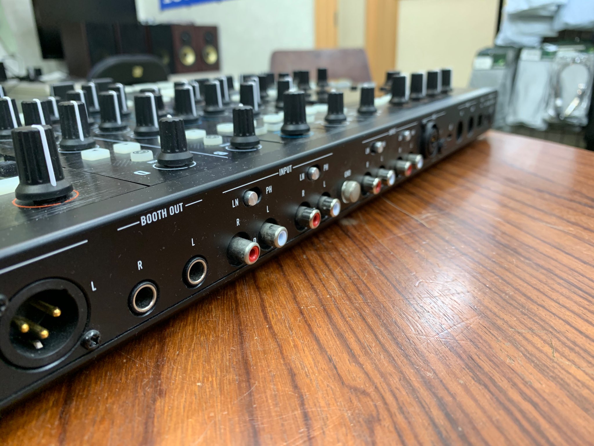 中古品】NATIVE INSTRUMENTS/PCDJコントローラー/TRAKTOR 中古品】NATIVE INSTRUMENTS/PCDJコントローラー/TRAKTOR