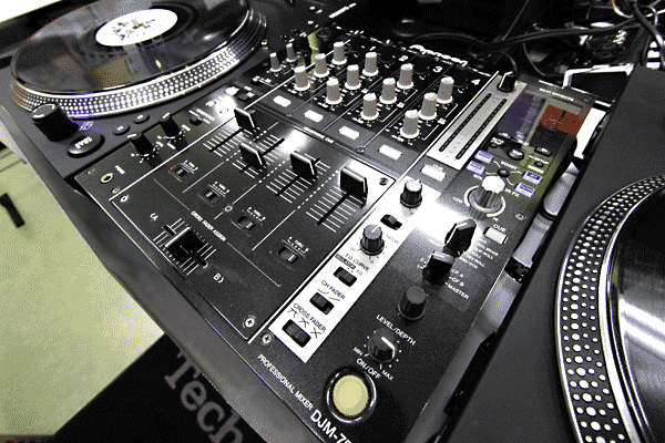 Pioneer DJの高音質DJミキサーDJM-750-Kの中古品のご紹介です！