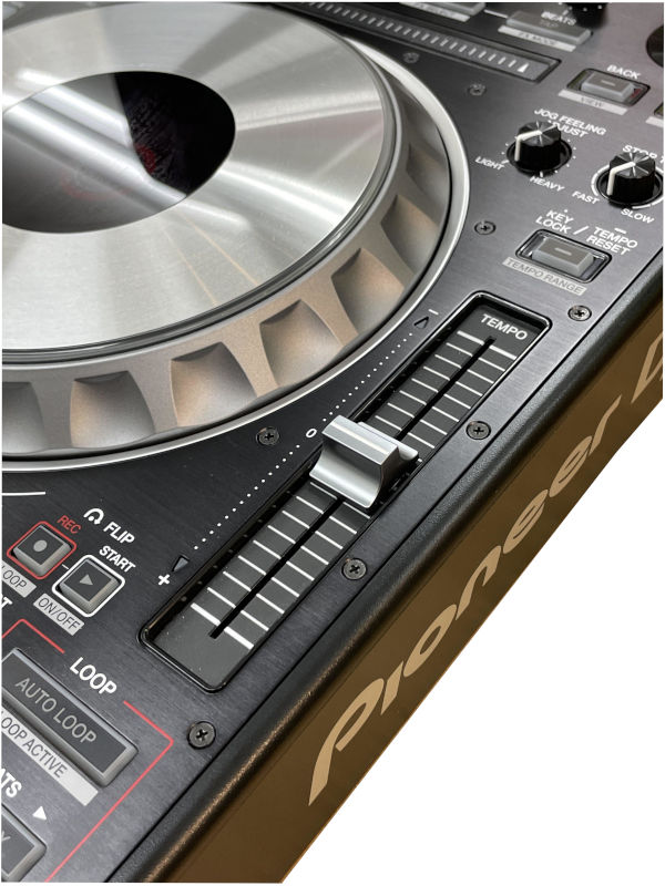 中古美品のDDJ-SZ2（機材カバー＆ケース付き）をご紹介します。