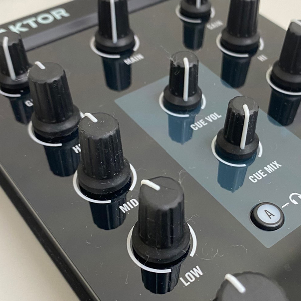 ☆大幅値下げSALE！／中古品】Native Instruments/DJ ミキシング