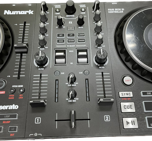 中古品のNumark PCDJコントローラーMIXTRACK PLATINUM FXのご