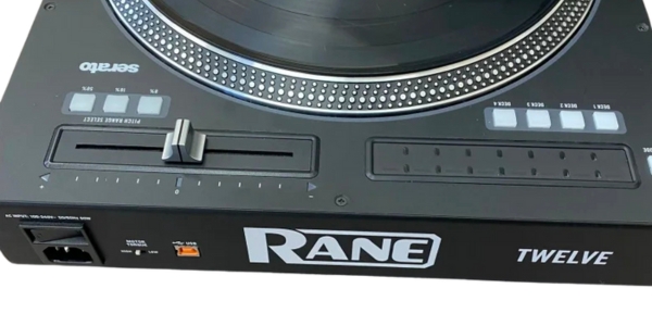 【12/31中 藤山】Serato Rane SL3 ＋ 付属品 RANE/Scratch Live 3(SL3)の紹介です。