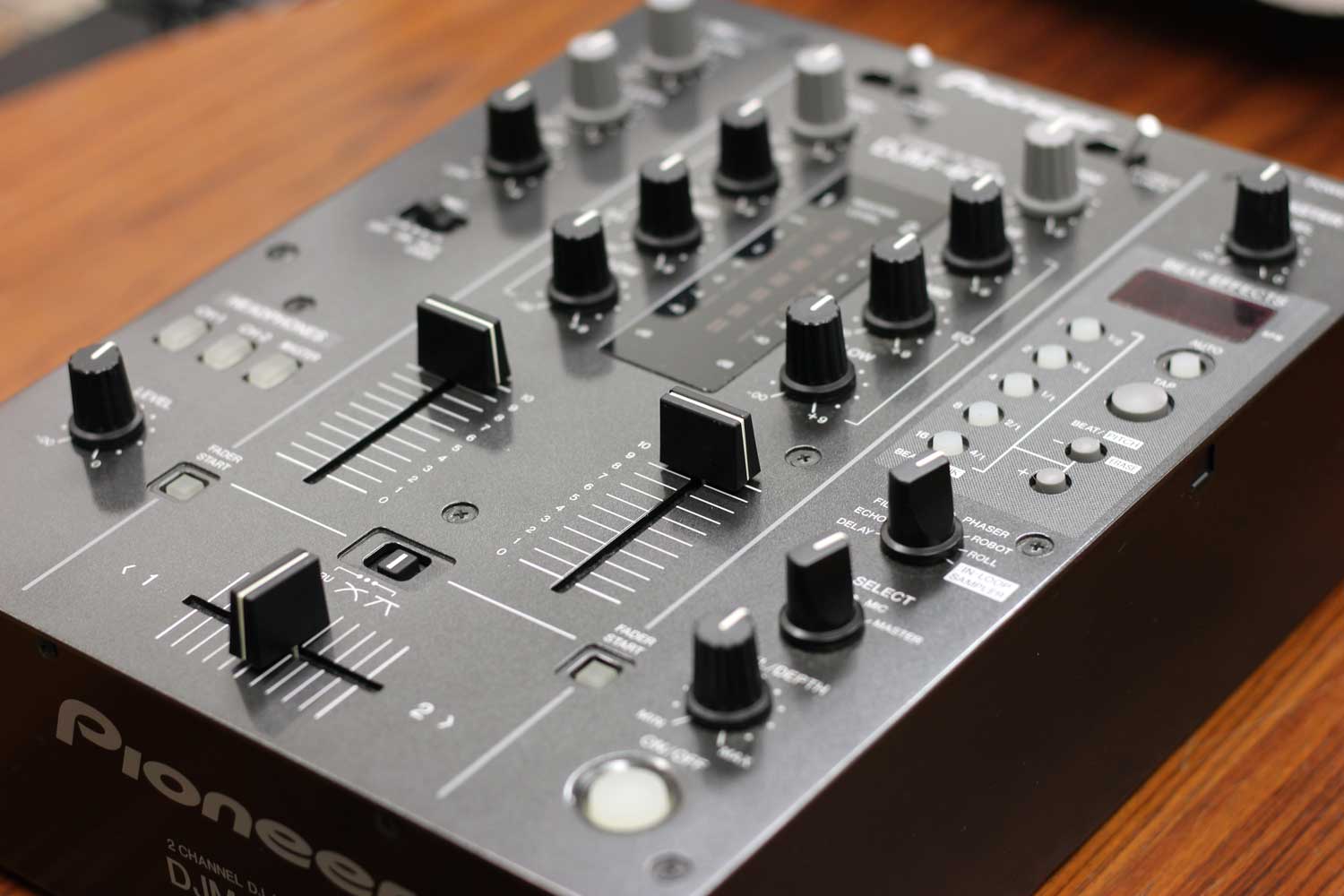 DJ機材 Pioneer DJM-400 Pioneer DJ DJM-400 | Sweetwater