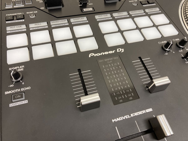 中古美品のPioneer DJ DDJ-REV7のご紹介です。