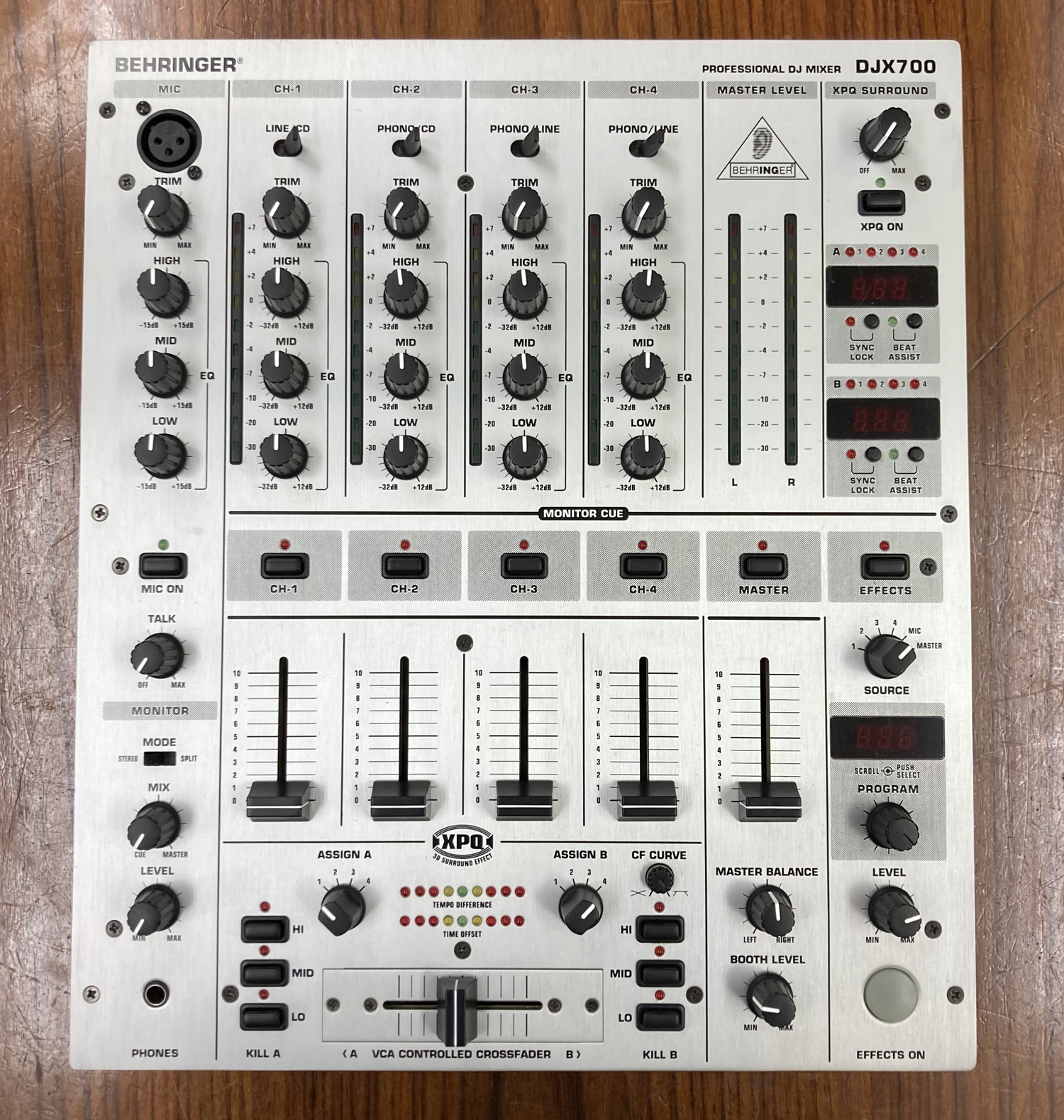 ジャンク品】BEHRINGERの4チャンネルDJミキサーDJX700のご紹介です!!