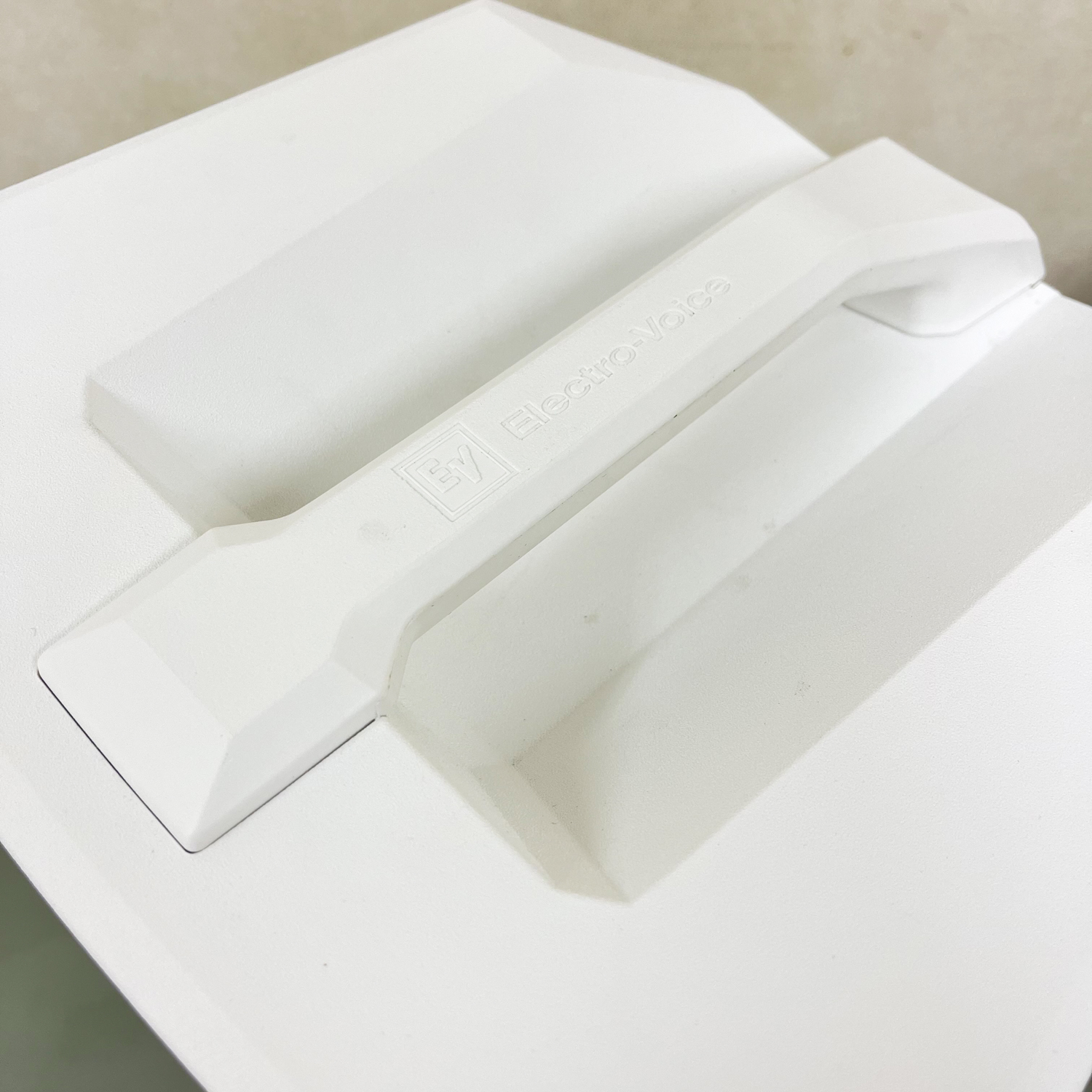 EVERSE8 中古