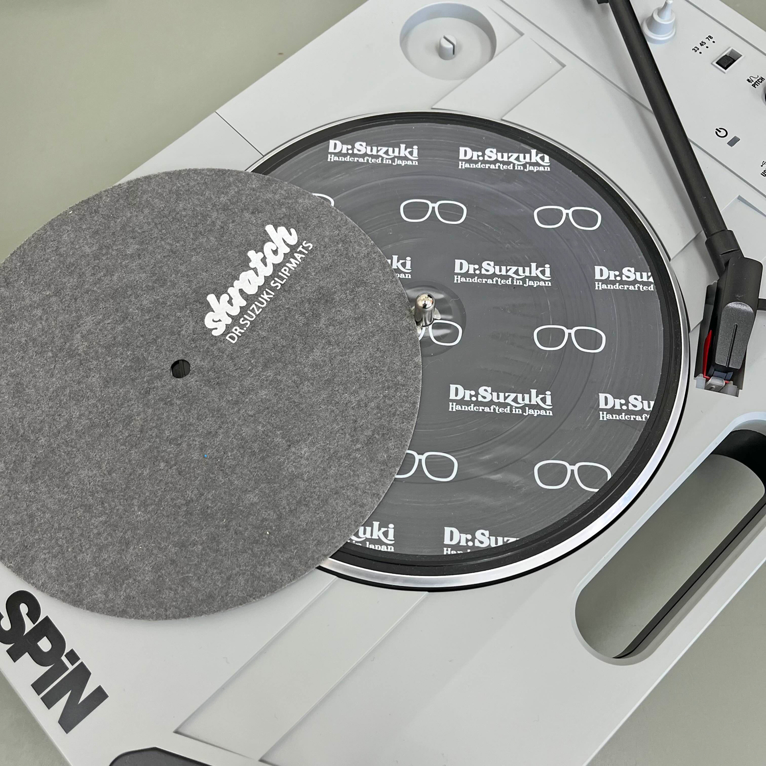 Reloop Spin & Dr.suzuki スリップマットSKRATCH 中古品】RELOOP - SPIN(☆Dr.suzukiスリップマットSKRATCH