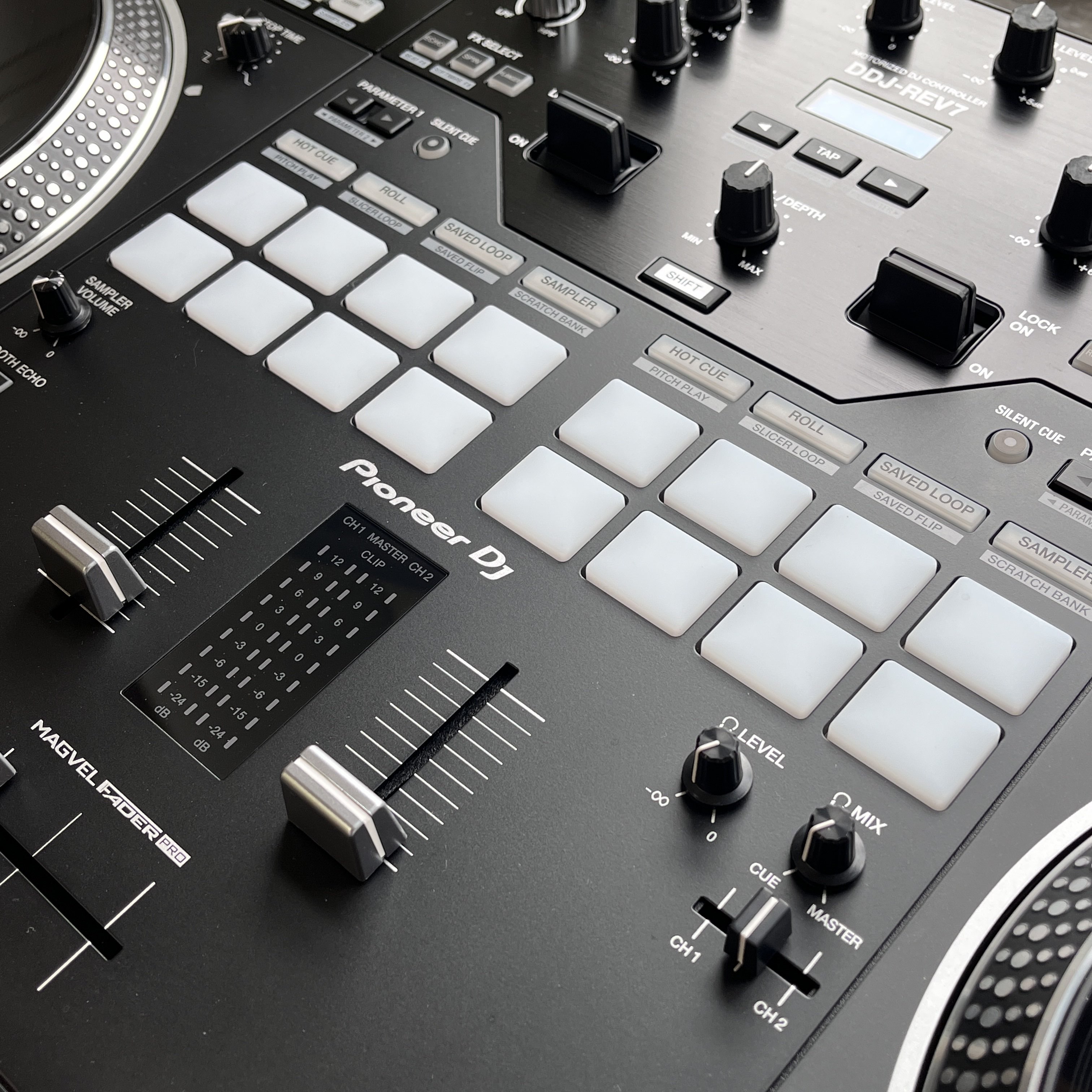 Pioneer DJ DDJ-REV7