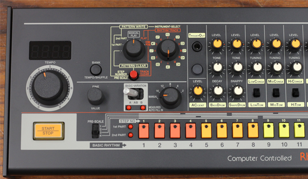 yRoland Boutiquez`̖@TR-808IuTR-08v