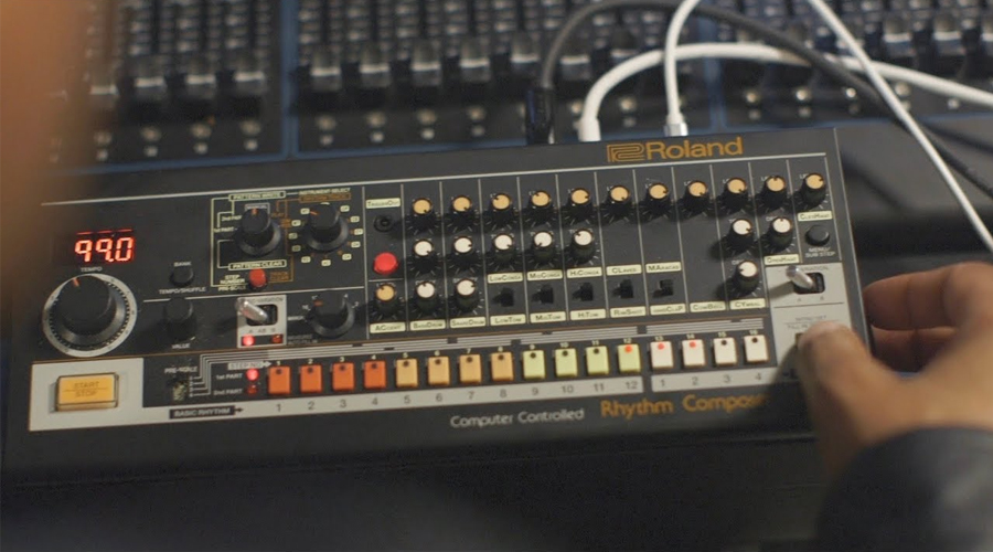 yRoland Boutiquez`̖@TR-808IuTR-08v